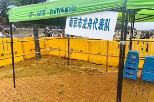 「直播吧现场实拍」武磊错失绝佳机会，近距离空门被门线解围！